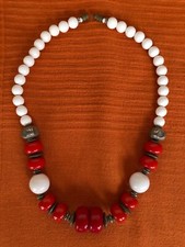 COLLANA DI PERLE BIANCHE e ROSSE GRANDEZZA A SCALARE CON INSERTI METALLO
