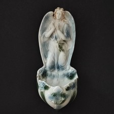 Acquasantiera con angelo in