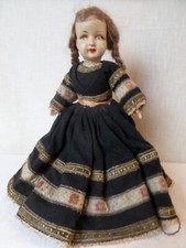 Bambola molto antica, con