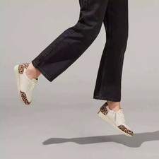 Scarpe ginnastica nuove con - scarpe,