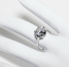 Anello solitario con diamante