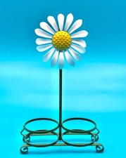 VINTAGE METAL DAISY SALT