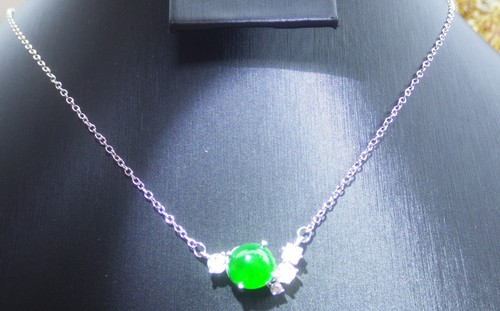 Collana ciondolo giadeite