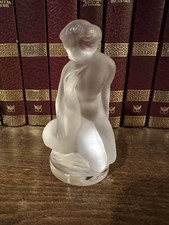 Lalique France statuina in vetro satinato