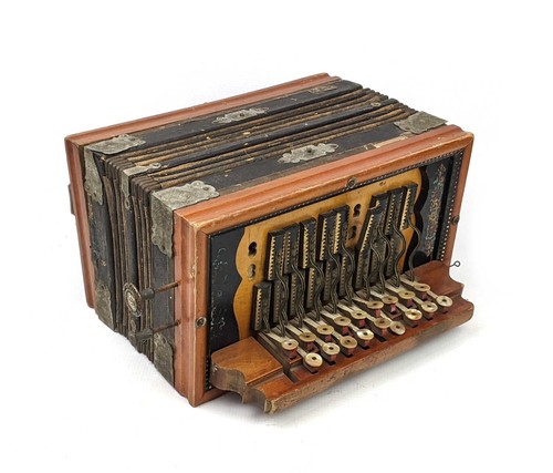 Rarissima antica fisarmonica