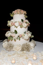 Torta scenografica in polistirolo, ideale come torta nuziale. 