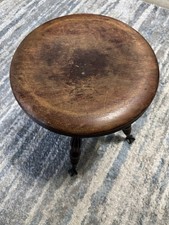 Antico sgabello pianoforte