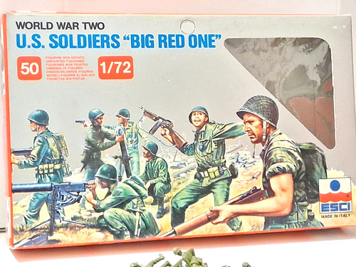 Esci 202 soldiers big - esci, red