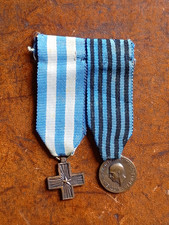 DUE MEDAGLIE MEDAGLIA MIGNON AFRICA ITALIANA CROCE AL MERITO ATTACCATE