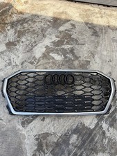 Griglia A Nido d’ape Frontale Audi Q3 SB F3 Originale Con Cromatura E Logo Nero