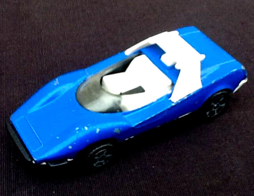 Macchina miniatura alfa - macchina,