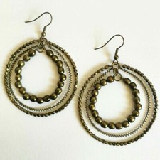 Orecchini pendenti con perline in metallo brunito color bronzo