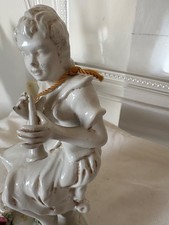 ragazza che suona flauto