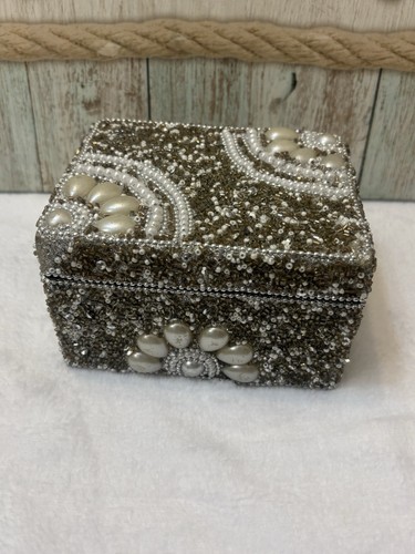 Scatola decorativa con perle