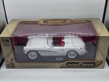 Chevrolet Corvette 1957 Bianco 1:18 Road Signature In Box