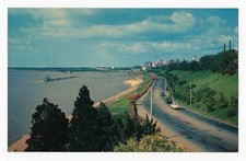 Riverside Drive lungo il fiume