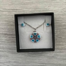 Orecchini e collana in vetro