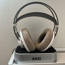 AKG K701 cuffie cablate con supporto