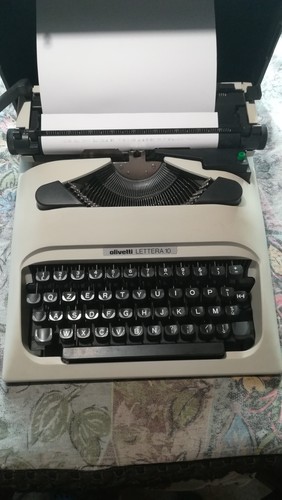 Macchina per scrivere olivetti - per,