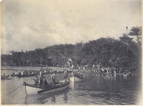 Villas identify boats - to,