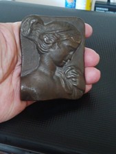 PLACCA IN BRONZO RAFFIGURANTE FANCIULLA CM 8,5 X6,5