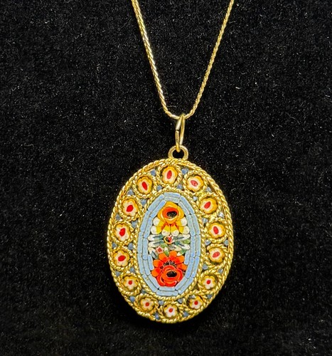 Collana con ciondolo - , in