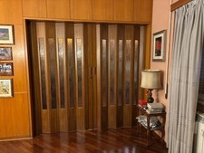 Porta scorrevole in vetro e legno in parete legno massello 300 cm