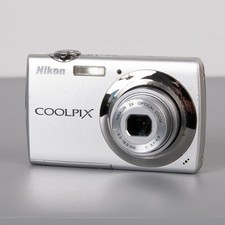 Nikon Coolpix S225 -