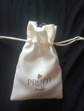 Collana con medaglione Pretty Milano. Lunghezza: 45 Cm