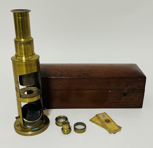 Antico microscopio vittoriano