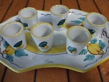Vasoio di ceramica dipinto a mano stile vietrese con bicchierini per limoncello