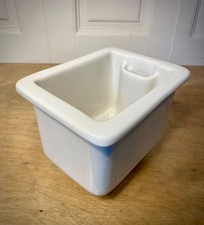 Piccolo lavabo in ceramica