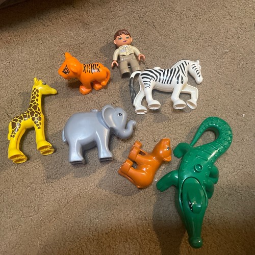 Duplo zoo animals and person - zoo,