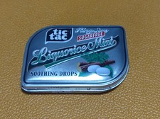 TIC TAC - Scatoletta latta portacaramelle liquorice mint (dim. cm. 8,5 x 6 x 2)