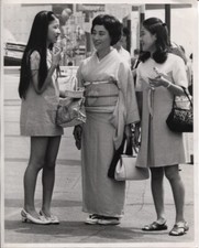 1968 Stampa Foto Tre Stili di Abito Moderno Giapponese Kimono, Minigonna, Abito