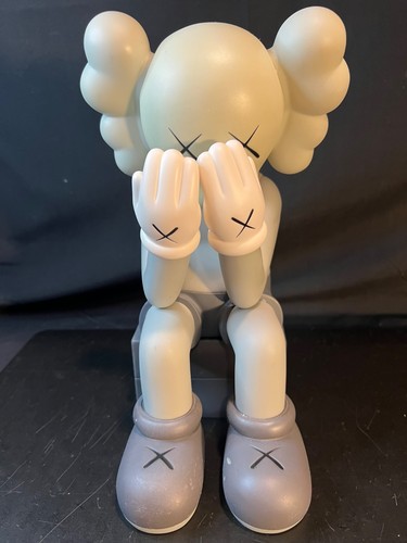 Modellino kaws passing - kaws, through