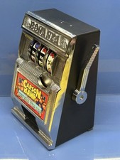 Slot machine giocattolo vintage coin bank plastica Bonanza Carson Bank funziona - uomo grotta