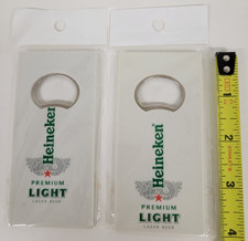 Set 2 magneti frigo apribottiglie tascabile birra Heineken Premium Light Lager