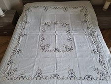 Copriletto puro lino ricamato a mano intaglio e punto pieno in filo seta