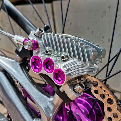 Dnis six piston - v6,
