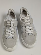 Sneakers Chanel in camoscio a