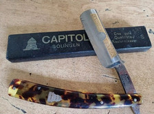 CAPITOL rasoio a mano libera vintage presenta Ruggine Con Lama Integra 7/8 USATO