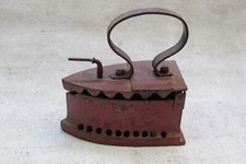 Vecchio FERRO DA STIRO in ghisa a carbone / braci / carbonella