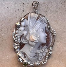 Ciondolo cammeo conchiglia fatto a mano - abbondanza di grano - uva - gioiello esclusivo