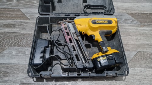 Chiodatrice dewalt 18v - 18v, second