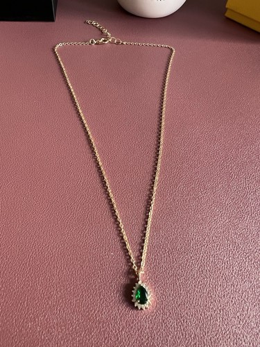 Collana con ciondolo pietra