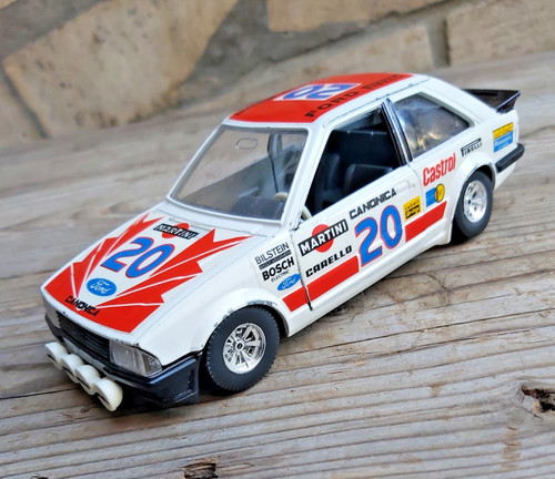 Burago ford escort xr3 - 24,