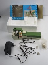 vecchia MACCHINA PER CUCIRE PORTATILE vintage BERNINA a mano Hand Sewer d epoca