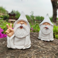 Gnomo mago bianco fumo dito