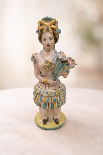 Statuina ceramica di - in,